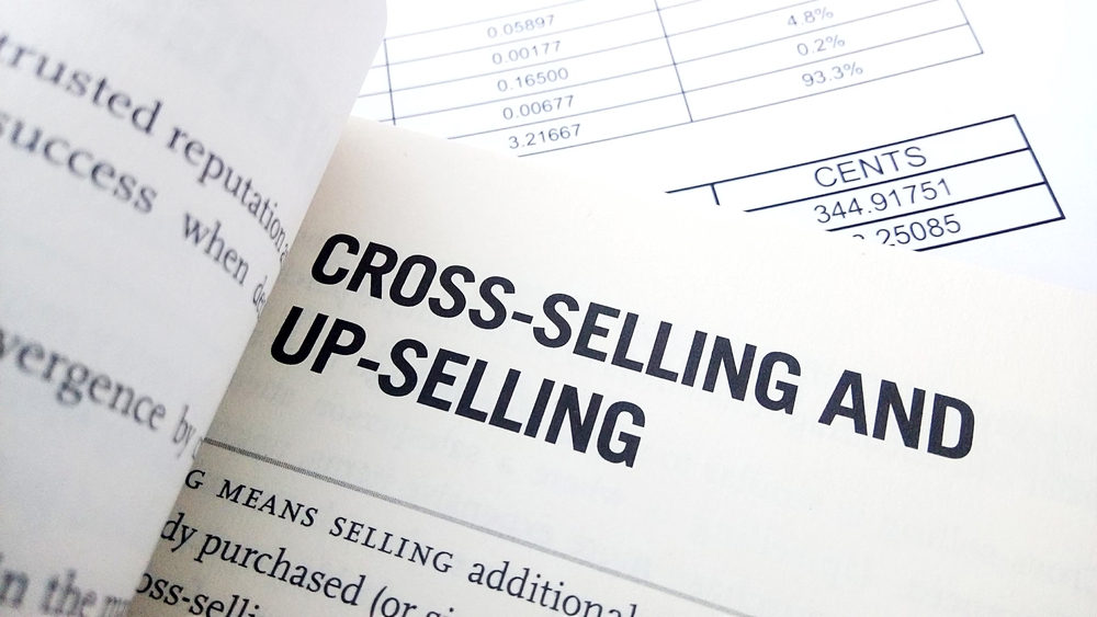 Cross-selling vs. Upselling